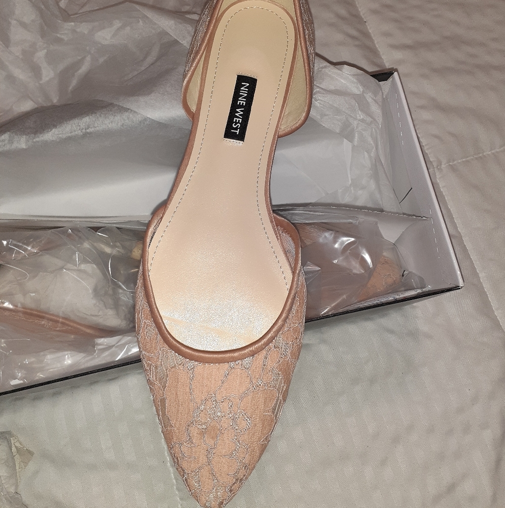 Nine West Tan/Nude Flats
